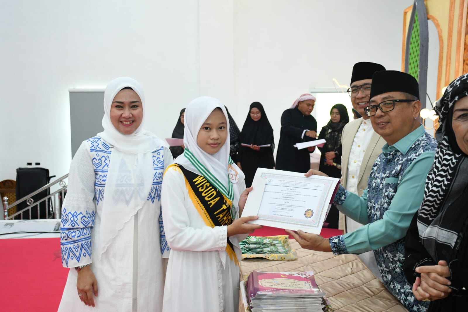 WISUDA TAHFIDZ DAN TILAWAH AL-QURAN SDIT DAN SMPIT MUTIARA CENDEKIA